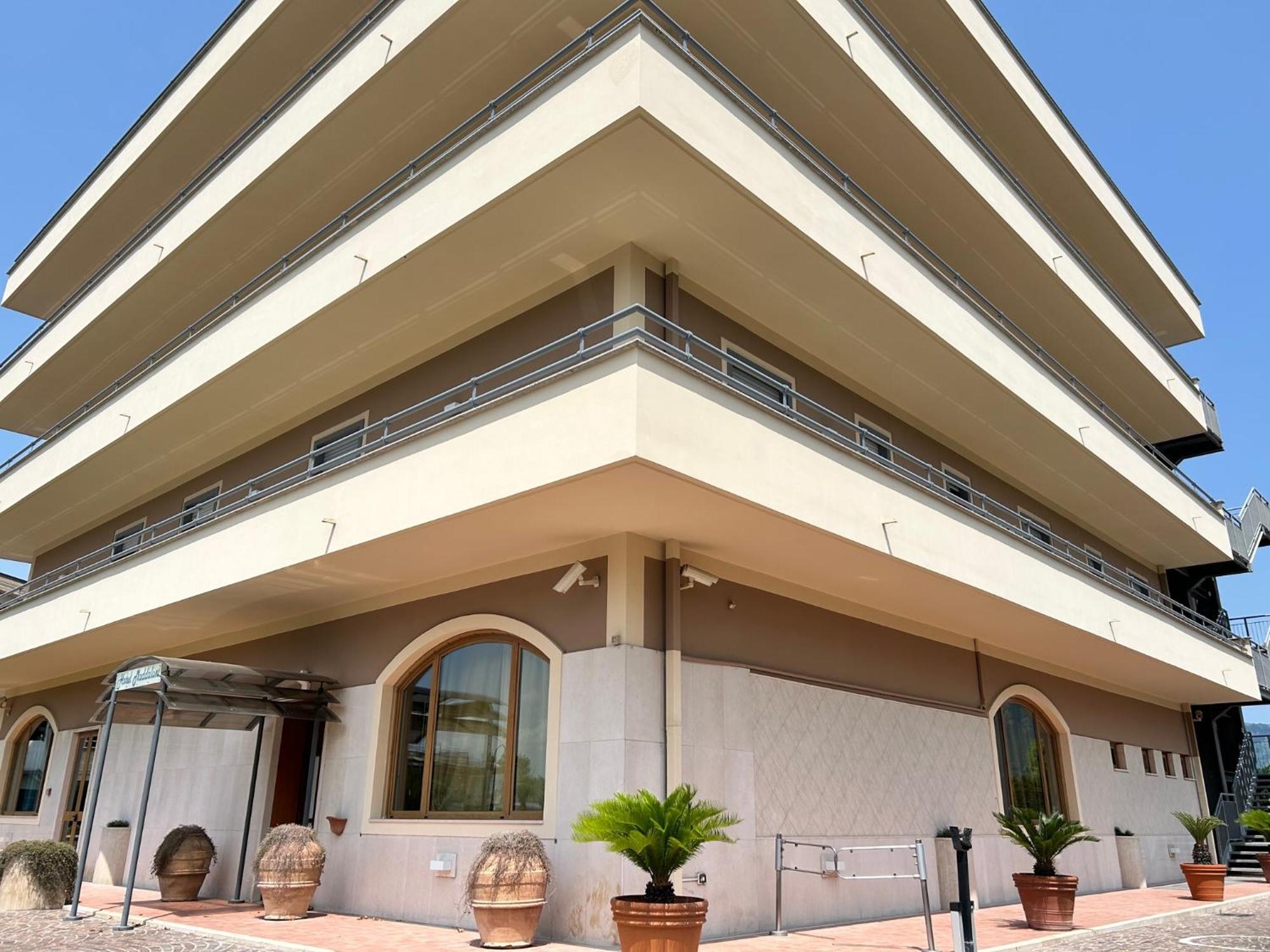Hotel Maddaloni Tufino ภายนอก รูปภาพ